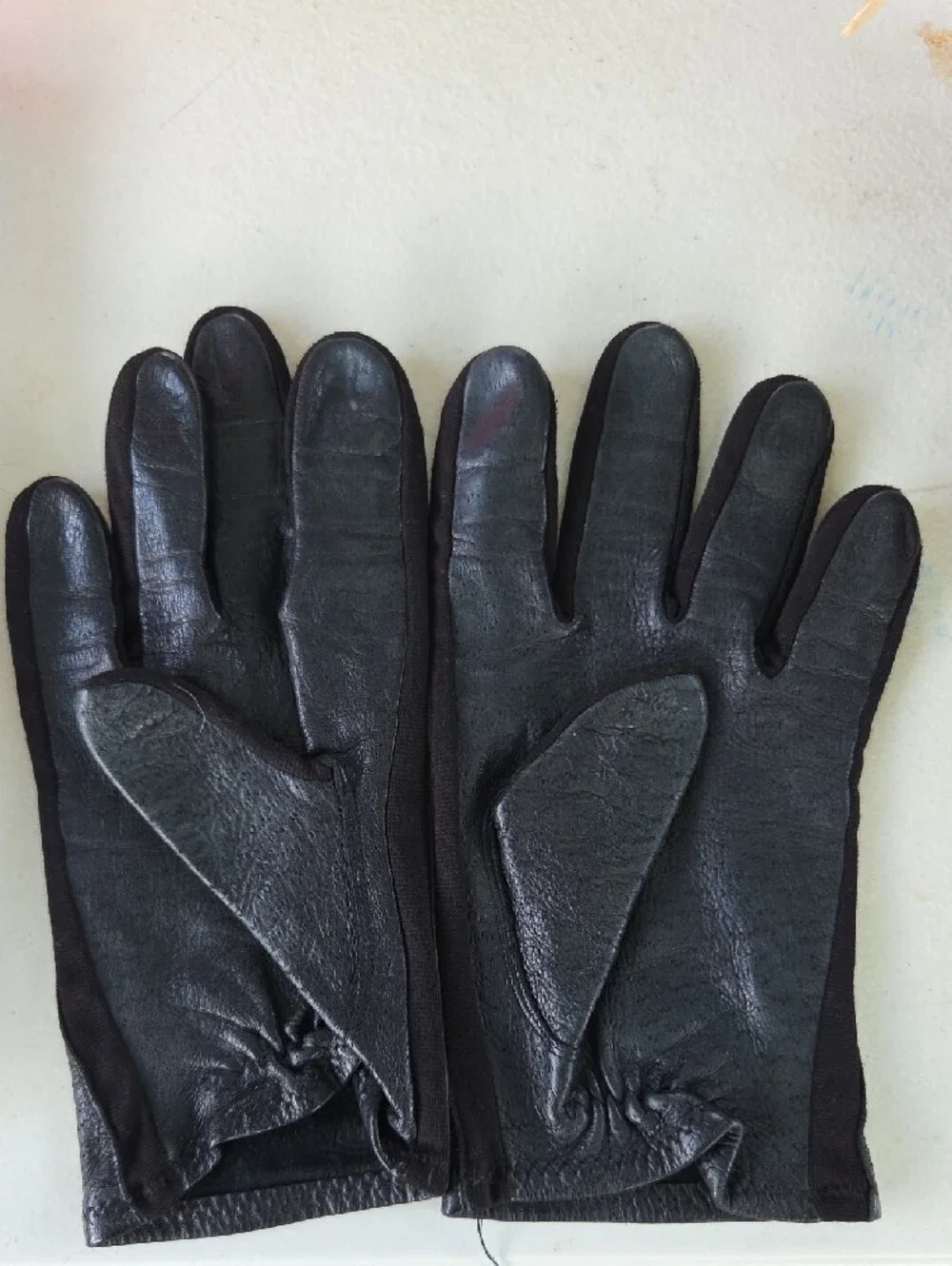 S/M Women's Classic Black Leather Gloves